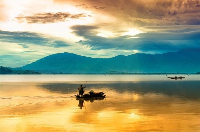 Keindahan yang legendaris  dari danau Lac - ảnh 2