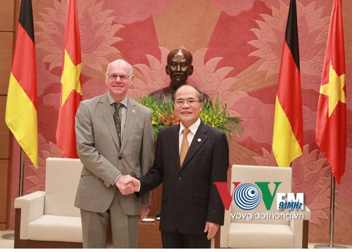 Ketua MN Vietnam, Nguyen Sinh Hung menerima  Ketua Parelemen Jerman, Nobert Lammert dan Ketua Majelis Rendah India, Sumitra Mahajan   - ảnh 1