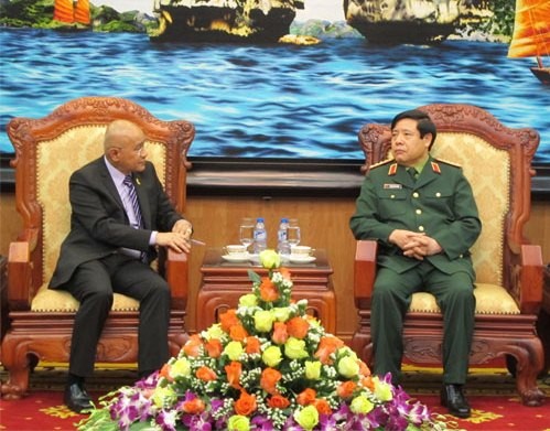 Vietnam dan Filipina  memperkuat  kerjasama  bilateral di bidang pertahanan. - ảnh 1