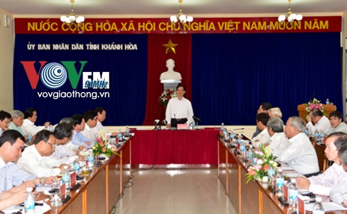 Provinsi Khanh Hoa perlu memprioritaskan pengembangan pariwisata  menjadi  bidang ekonomi andalan - ảnh 1