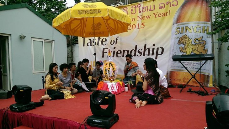 Bergembira menyongsong Hari Raya Tet Laos di ibukota Hanoi - ảnh 2