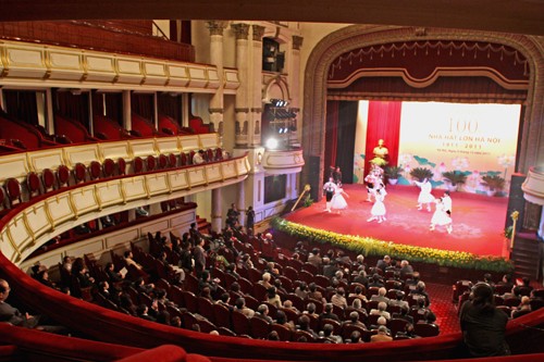 Gedung Teater  Kota - satu simbol dari kota Ho Chi Minh - ảnh 3
