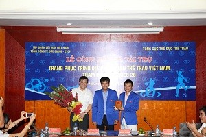 Kontingen olahraga Vietnam  mengenakan busana baru di SEAGAMES-28 - ảnh 1