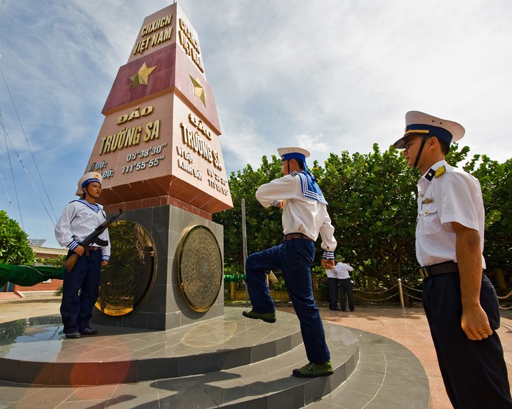 Pameran peta dan bahan dokumen untuk menegaskan kedulatan terhadap  dua kepulauan Hoang Sa dan Truong Sa - ảnh 1