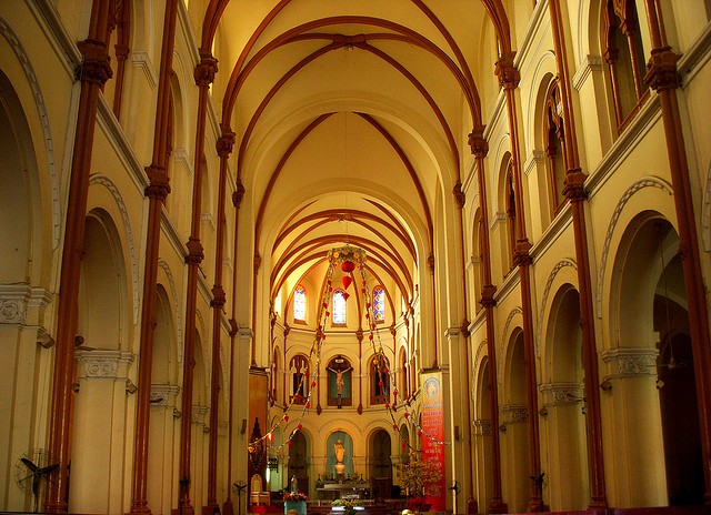 Menguak tabir keindahan arsitektur  Katedral Ibu Maria kota Ho Chi Minh - ảnh 3