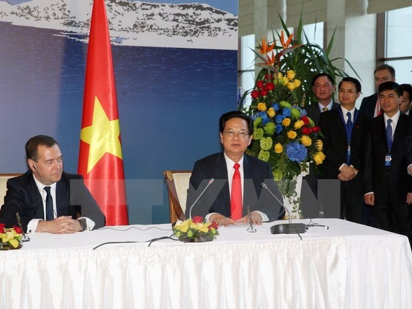 PM Vietnam Nguyen Tan Dung mengadakan pertemuan dengan badan-badan usaha di Kazakhstan. - ảnh 1