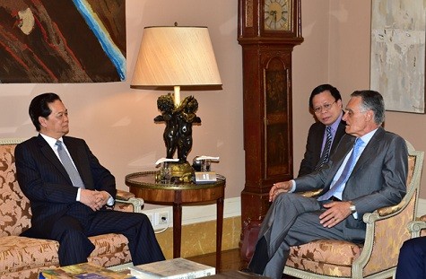 PM Nguyen Tan Dung mengadakan pertemuan dengan Presiden Portugal, Anibal Cavaco Silva - ảnh 1