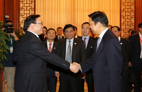 Deputi PM Vietnam Hoang Trung Hai mengadakan pertemuan Wakil Presiden Tiongkok,Li Yuanxiao   - ảnh 1