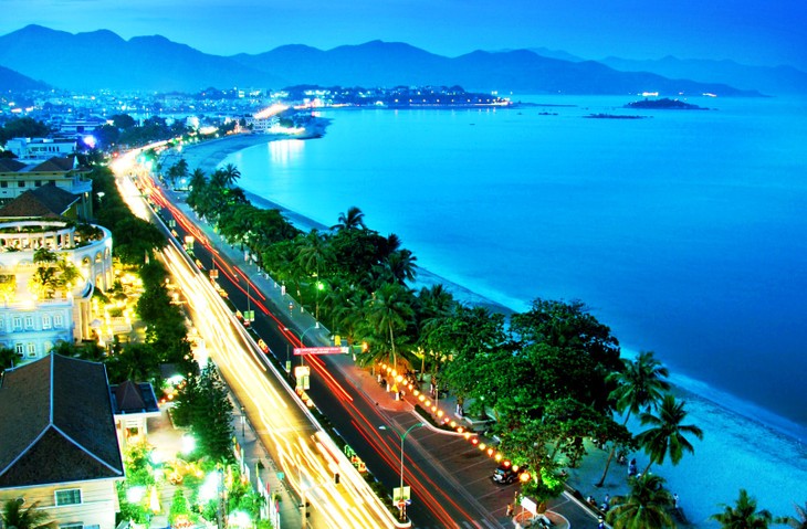 Festival Bahari Nha Trang –tahun 2015 akan menyerap kedatangan kira-kira 150 000 wisatawan - ảnh 1