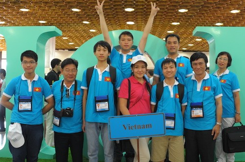 Rombongan Olympiade Informatika  Internasional-2015 Vietnam mencapai hasil paling tinggi dari tahun 2000 sampai sekarang. - ảnh 1