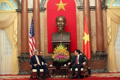 Presiden Vietnam Truong Tan Sang menerima Menlu AS, John Kerry. - ảnh 1