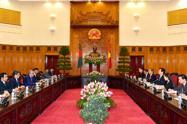 PM Vietnam, Nguyen Tan Dung mengadakan pertemuan dengan Presiden Bangladesh, Abdul Hamid. - ảnh 1