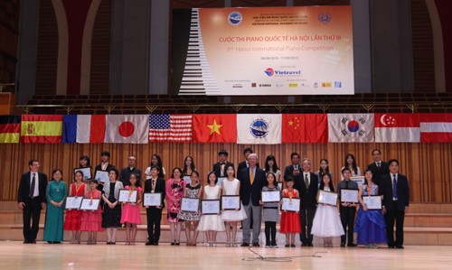 Vietnam merebut  banyak hadiah besar di Kontes ke-3  Piano  Internasional Hanoi - ảnh 1