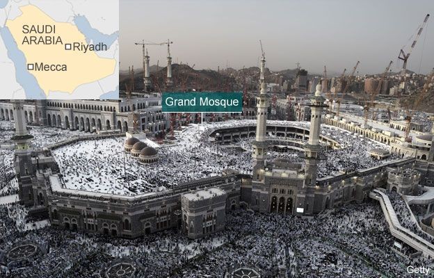 Sebuah derek roboh di Masjidil  Haram Mekkah: Lebih dari 100 orang tewas - ảnh 1