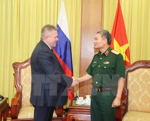Letnan Jenderal Truong Quang Khanh, Deputi Menhan Vietnam menerima  Wakil Direktor Badan  Federal tetnang Kerjasama Teknik Militer Rusia - ảnh 1
