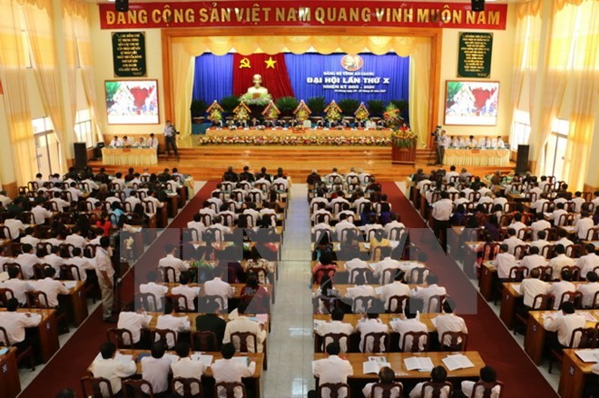 Pembukaan Kongres ke-10 Partai Komunis Vietnam provinsi An Giang untuk masa bakti 2015-2020 - ảnh 1
