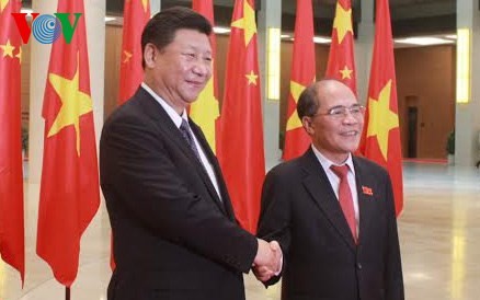 Ketua MN Vietnam Nguyen Sinh Hung melakukan pertemuan dengan Sekjen, Presiden Tiongkok, Xi Jinping - ảnh 1