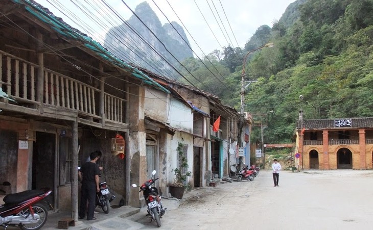 Aspek budaya dan arsitektur yang unik di  kota madya Dong Van, provinsi Ha Giang - ảnh 2