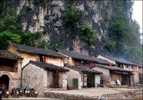 Aspek budaya dan arsitektur yang unik di  kota madya Dong Van, provinsi Ha Giang - ảnh 3