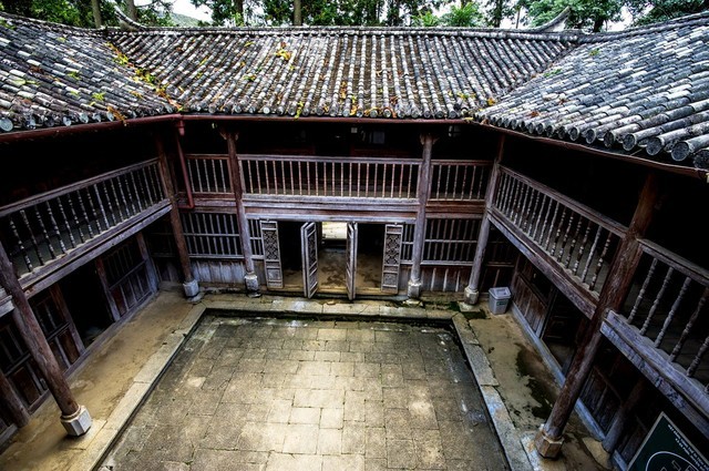 Aspek budaya dan arsitektur yang unik di  kota madya Dong Van, provinsi Ha Giang - ảnh 6
