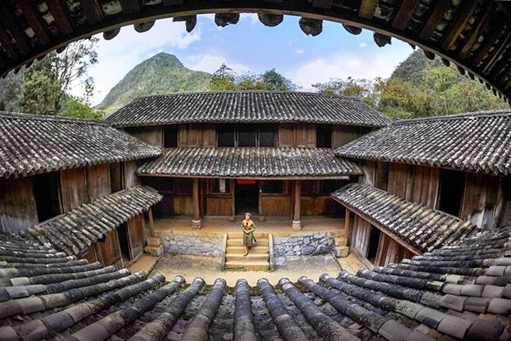Aspek budaya dan arsitektur yang unik di  kota madya Dong Van, provinsi Ha Giang - ảnh 5