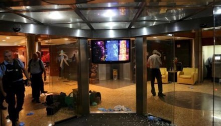 Mali mengumumkan  dekrit situasi darurat  setelah serangan  terhadap hotel di ibukota - ảnh 1