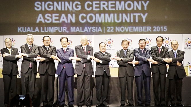 Merealisasikan target  Komunitas ASEAN yang satu, damai dan sejahtera - ảnh 1