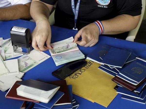 Banyak legislator Amerika Serikat ingin memperketat masalah pemberian visa - ảnh 1