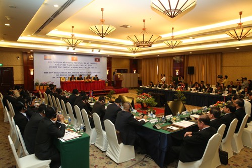 Vietnam-Laos-Kamboja berupaya melaksanakan target satu Komunitas  ASEAN tanpa narkotika. - ảnh 1