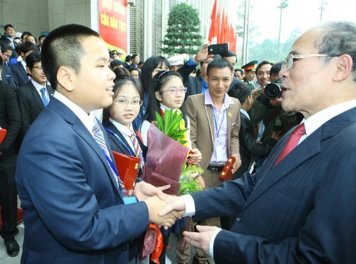 Ketua MN Vietnam, Nguyen Sinh Hung menemui para peserta Kongres ke-2 Talenta Muda Vietnam - ảnh 1
