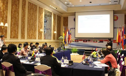 Membangun pola pendidikan terhadap para relawan kesehatan dan  mantri kesehatan kedokteran tradisional  untuk negara-negara ASEAN - ảnh 1