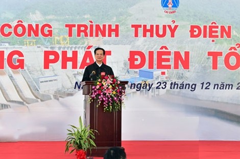 PM Vietnam, Nguyen Tan Dung menghadiri acara  pembangkitan listrik dari unit generator nomor 1 di proyek hydrolistrik Lai Chau - ảnh 1