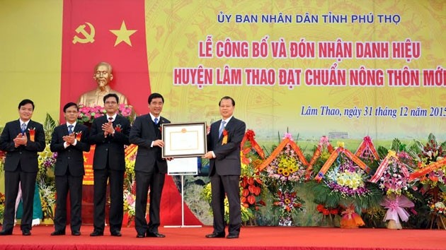 Kabupaten pertama di provinsi Phu Tho  (Vietnam Utara) mencapai patokan pedesaan baru - ảnh 1