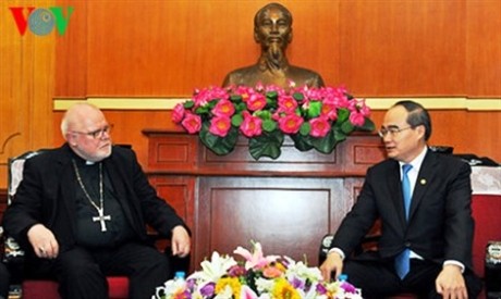 Ketua Pengurus Besar Front Tanah Air Vietnam, Nguyen Thien Nhan menerima Kardinal  Marx, Ketua Dewan Keuskupan RF.Jerman - ảnh 1