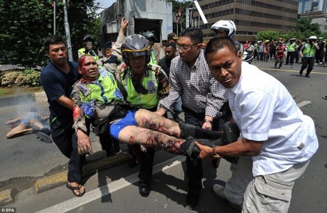 Serangan bom di Jakarta, ibukota Indonesia menimbulkan banyak korban - ảnh 1