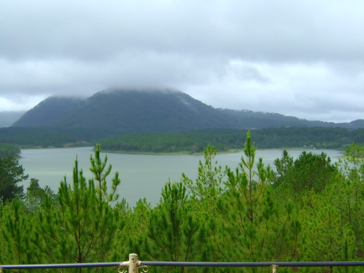 Menguak tabir kompleks eko-wisata Danau Tuyen Lam-Gunung  Da Tien, di kota Da Lat - ảnh 4