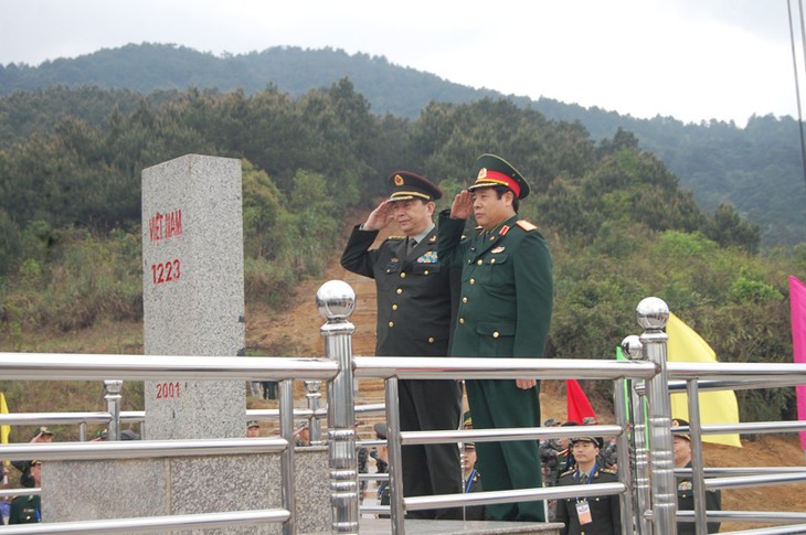 Melanjutkan aktivitas-aktivitas temu pergaulan persahabatan ke-3 pertahanan perbatasan Vietnam-Tiongkok - ảnh 1