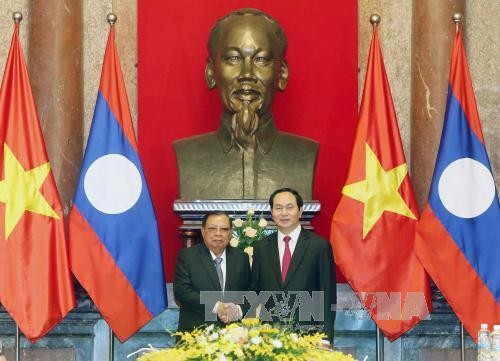 Presiden  Vietnam, Tran Dai Quang  mengadakan pertemuan dengan Sekjen, Presiden Laos, Bounnhang Volachith - ảnh 1