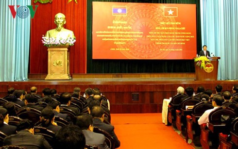 Sekjen, Presiden Laos, Bounnhang Volachith mengunjungi Akademi  Politik Nasional Ho Chi Minh - ảnh 1