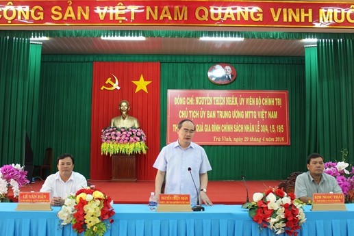 Ketua Pengurus Besar Front Tanah Air Vietnam, Nguyen Thien Nhan melakukan kunjungan di provinsi Tra Vinh - ảnh 1
