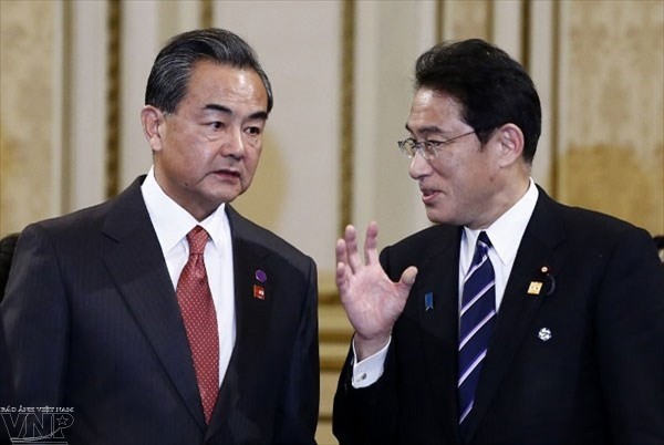 Menlu Jepang dan Tiongkok  mengadakan pembicaraan tentang hubungan bilateral - ảnh 1