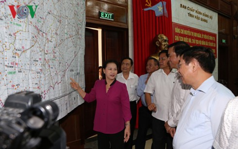 Ketua MN Vietnam, Nguyen Thi Kim Ngan mengawasi pekerjaan mempersiapkan pemilihan di provinsi Hau Giang - ảnh 1