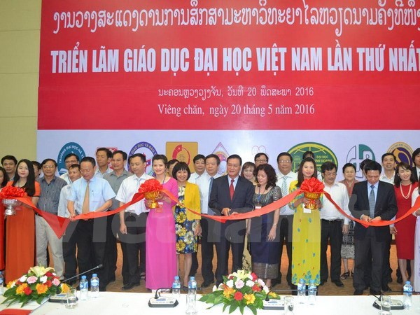 Pameran pendidikan tinggi Vietnam kali pertama di Laos - ảnh 1