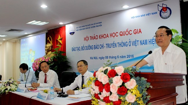 Meningkatkan kualitas pendidikan dan pemupukan tenaga jurnalistik dan media massa di Vietnam - ảnh 1