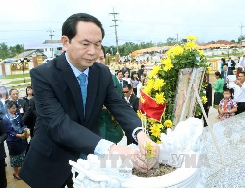 Vietnam dan Laos berkomitmen memperkuat hubungan istimewa - ảnh 1