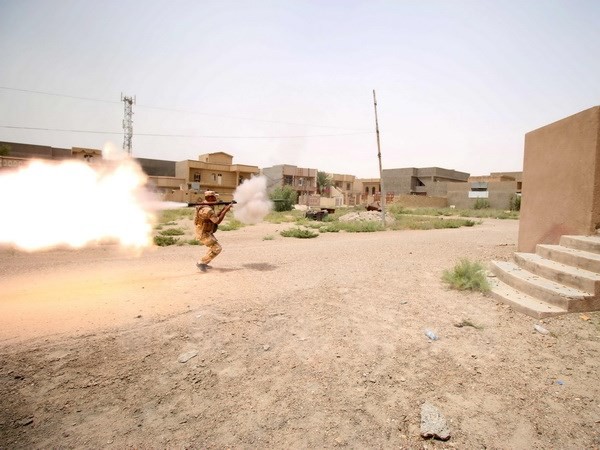 Pasukan-pasukan Irak merebut banyak daerah dalam operasi mengusir IS ke luar dari Mosul - ảnh 1