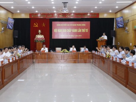 Pembukaan Konferensi  ke-4 Komite Partai Komunis Vietnam  dari Kantor-Kantor Pusat - ảnh 1