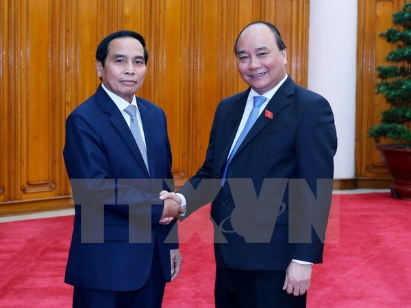 PM Nguyen Xuan Phuc menerima Deputi PM, Inspektor Jenderal Pemerintah Laos Bunthoong Chitmany - ảnh 1