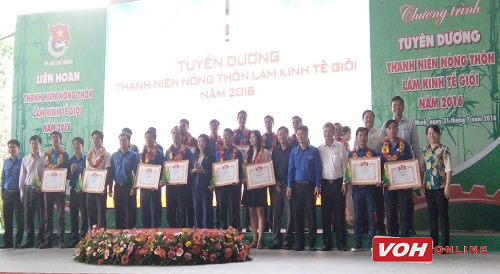 Kota Ho Chi Minh mengadakan acara memuji para pemuda yang pandai melakukan usaha ekonomi-tahun 2016 - ảnh 1