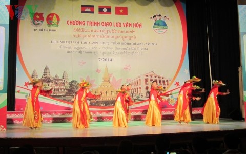 Temu pergaulan kebudayaan dan kesenian untuk anak-anak Vietnam-Laos-Kamboja - ảnh 1